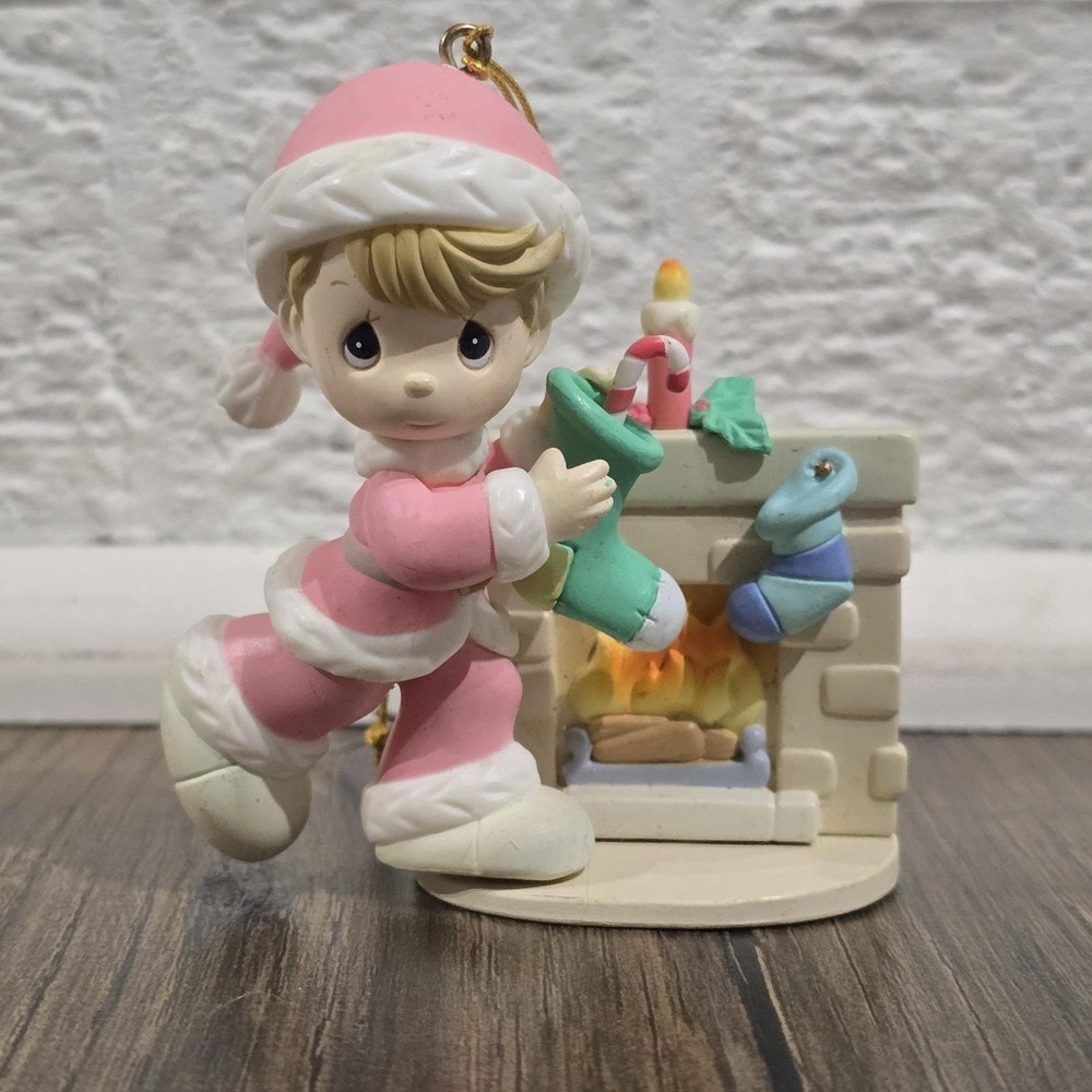 Vintage Precious Moments 1997 Holiday Ornament Winter Wonderland Christmas